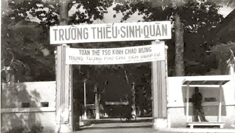 Cổng trường TSQ Vũng T�u, nơi 6 bộ đội cộng sản đ� bỏ mạng trong giờ ph�t sau c�ng của chiến cuộc VN.