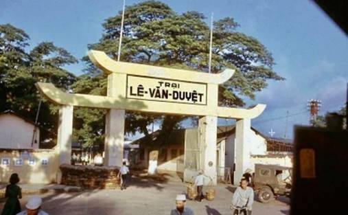 C� thể l� h�nh ảnh về văn bản cho biết 'L�- L�-VĂN-DUY�T VĂN DUY�T TRẠI 4 HHC'